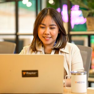 VA5 working with laptop 1 crop