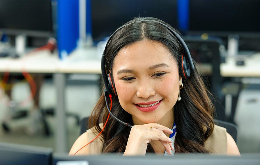 VA6 working with headset and monitor 4